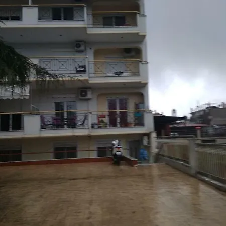 36 χαριλάου τρικούπη διαμέρισμα με θέα το πάρκο דירה *